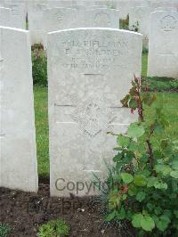 Etaples Military Cemetery - Snedden, E A