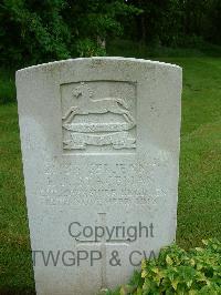 Etaples Military Cemetery - Stageman, F J