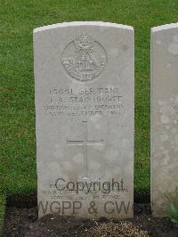 Etaples Military Cemetery - Stainthorpe, J A