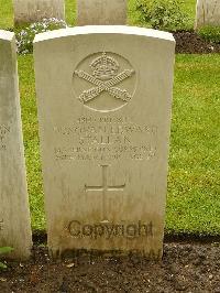 Etaples Military Cemetery - Stallan, Donovan Edward