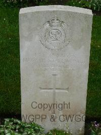 Etaples Military Cemetery - Stallworthy, Maurice
