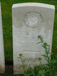 Etaples Military Cemetery - Standing, Frederick