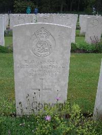 Etaples Military Cemetery - Staniforth, Herbert Edward