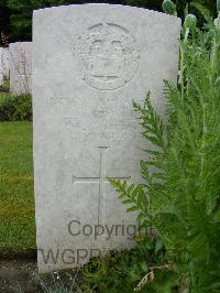 Etaples Military Cemetery - Stanley, L V