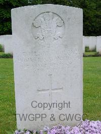 Etaples Military Cemetery - Stannus, Thomas Robert Alexander