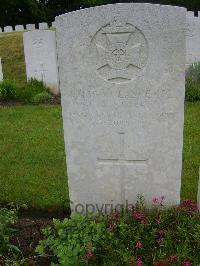 Etaples Military Cemetery - Starke, C A