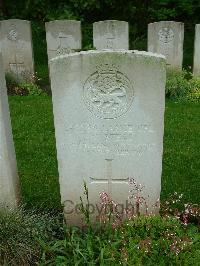 Etaples Military Cemetery - Stead, John William