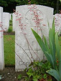 Etaples Military Cemetery - Steen, J