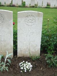 Etaples Military Cemetery - Steventon, A