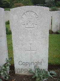 Etaples Military Cemetery - Stewart, Benjamin