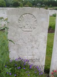 Etaples Military Cemetery - Stewart, Robert