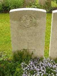 Etaples Military Cemetery - Stone, Horace George