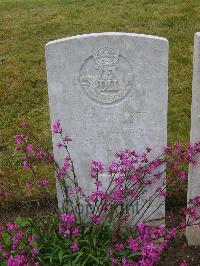 Etaples Military Cemetery - Stones, T