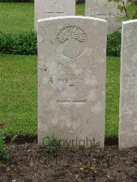 Etaples Military Cemetery - Stratford, F G