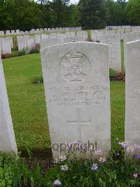 Etaples Military Cemetery - Stratton, James