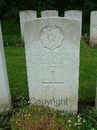 Etaples Military Cemetery - Stratton, J W