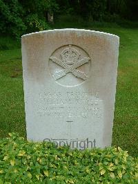 Etaples Military Cemetery - Street, William