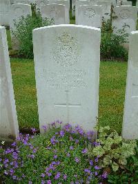Etaples Military Cemetery - Stringer, F