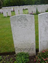 Etaples Military Cemetery - Strong, T H