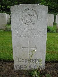 Etaples Military Cemetery - Stuart, Robert