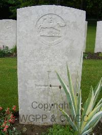 Etaples Military Cemetery - Studley, E W