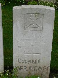 Etaples Military Cemetery - Sully, Cecil