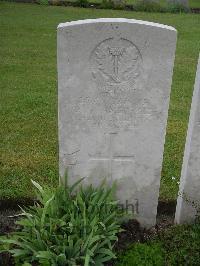 Etaples Military Cemetery - Summerfield, R
