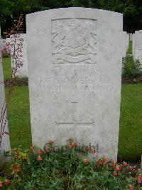 Etaples Military Cemetery - Summersgill, John Fall