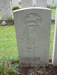Etaples Military Cemetery - Sumner, Albert
