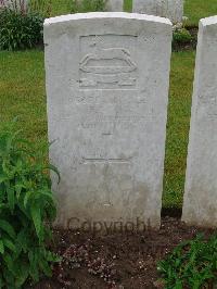 Etaples Military Cemetery - Surr, F