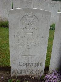 Etaples Military Cemetery - Sutcliffe, Harry