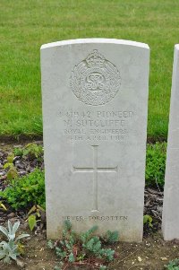 Etaples Military Cemetery - Sutcliffe, N