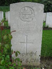 Etaples Military Cemetery - Sutton, Arthur