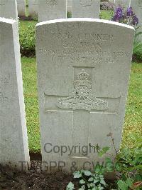 Etaples Military Cemetery - Swan, S S