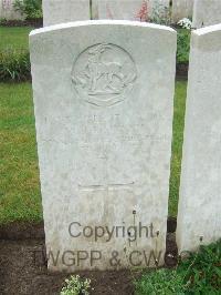 Etaples Military Cemetery - Swann, William Joseph Richard