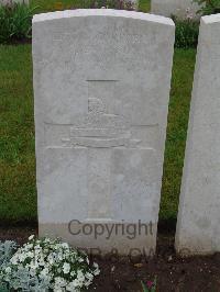 Etaples Military Cemetery - Swinson, C