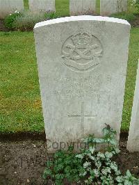 Etaples Military Cemetery - Swinson, Thomas
