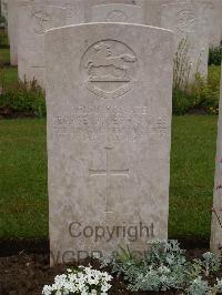 Etaples Military Cemetery - Sykes, George Joseph
