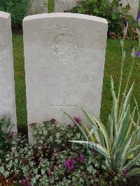 Etaples Military Cemetery - Sykes, Joe