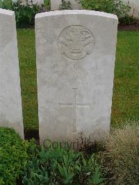 Etaples Military Cemetery - Sykes, Tom