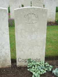 Etaples Military Cemetery - Syme, John