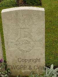 Etaples Military Cemetery - Symons, Lewis Vivian