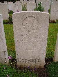 Etaples Military Cemetery - Symons, Philip William