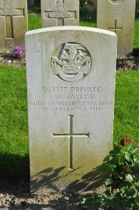 Etaples Military Cemetery - Taylor, J W