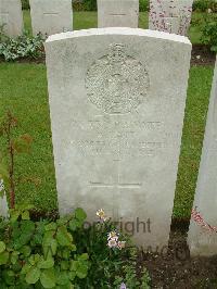 Etaples Military Cemetery - Tait, A