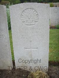 Etaples Military Cemetery - Tanner, Richard Harold