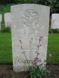 Etaples Military Cemetery - Taplin, W E