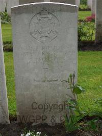 Etaples Military Cemetery - Tapp, Walter Ernest