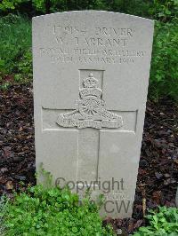Etaples Military Cemetery - Tarrant, W