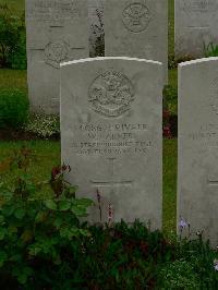 Etaples Military Cemetery - Tarver, Walter